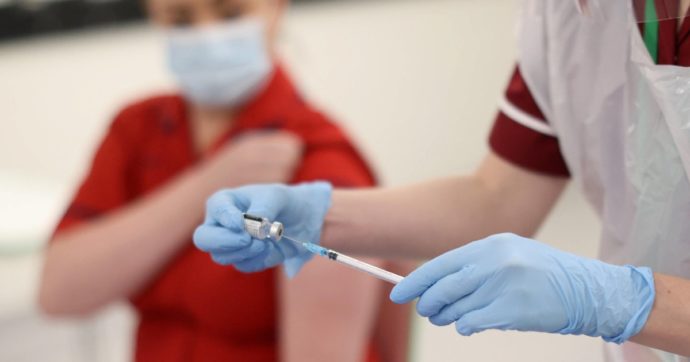 La SIMIT approva la fermezza del Governo nei confronti degli operatori sanitari che rifiutano la vaccinazione