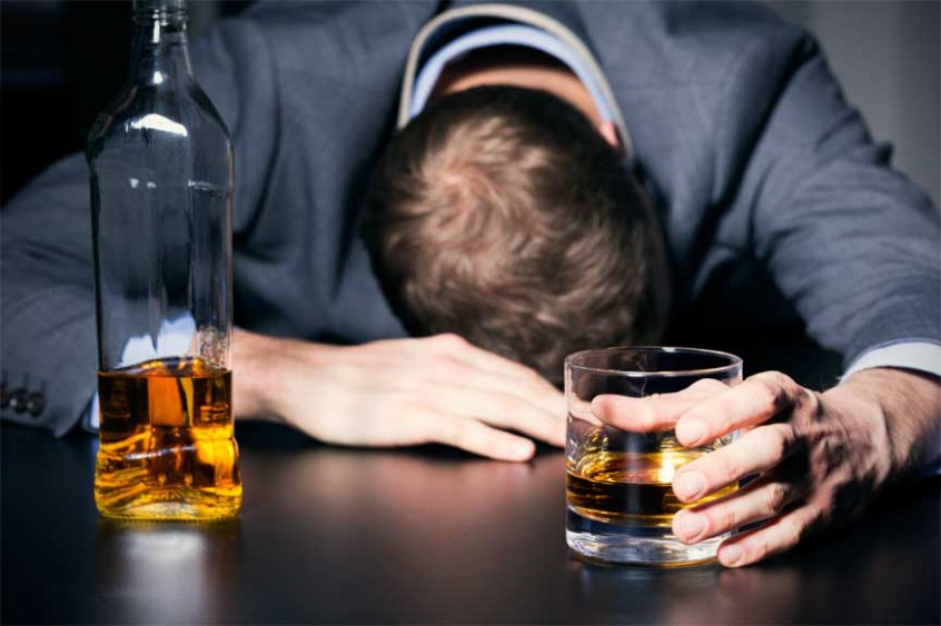 Covid, allarme epatologi: nel periodo pandemico aumentato consumo di alcol e binge drinking