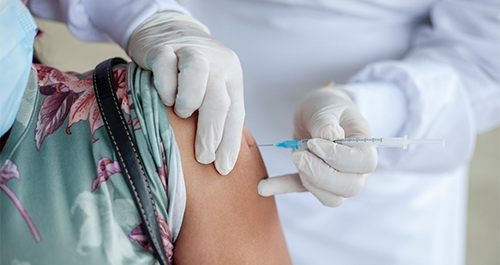 Vaccinazione come strumento di salute pubblica per i pazienti fragili, imprescindibili nei pazienti oncologici, dalla quarta dose per il Covid alle altre somministrazioni
