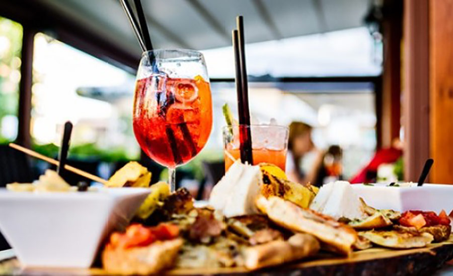 Aperitivo e igiene: la ricerca Initial sul momento più amato dagli italiani